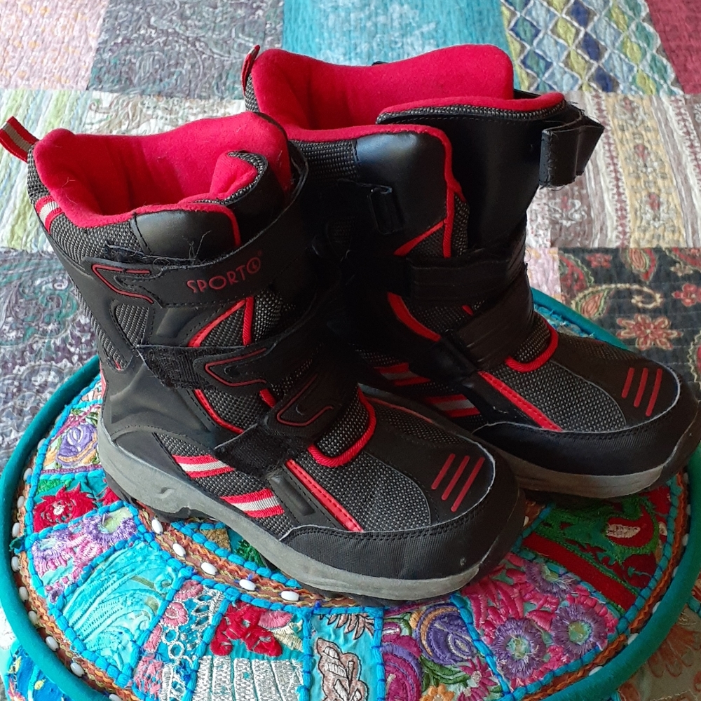 Boys snow boots size 3
